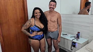 Primeira vez no porno da bbw safada Kelly Campos fodendo com dotado e ganhando leite na boca