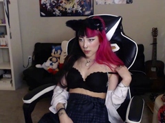 Amateur Webcam Teen Flashes Masturbates