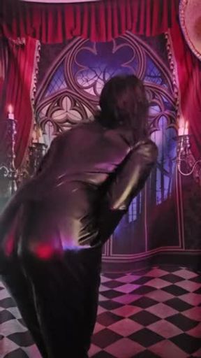 Gothic Crossdresser, gaining confidence?