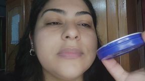 Caricias suaves y crema en mi rostro solo para ti