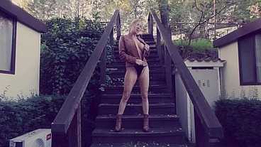 Lara fucked in the forest and does anal fisting to her boyfriend