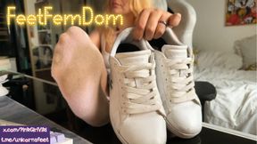 Dirty sneakers and socks hum