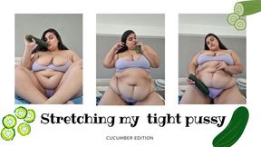 Stretching my thight Pussy: Cucumber Edition