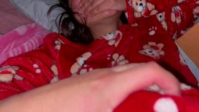 visito a la sobrina de mi esposa en su cuarto y asi de facil la agarro acostadita en su cama!! real y casero [version completa]