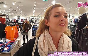 Spermawalk im shopping center nach dreier in umkleide mit deutschen amateur teens