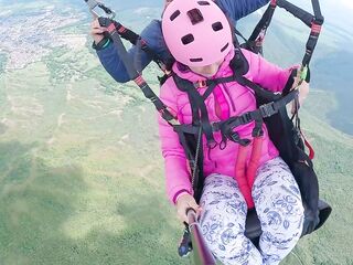 SQUIRTING during the time that PARAGLIDING in 2200 m above the sea ( 7000 feet )