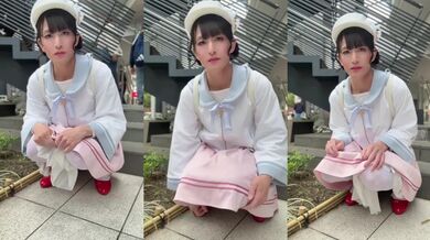 Strangers gush as she slips into a diaper in public