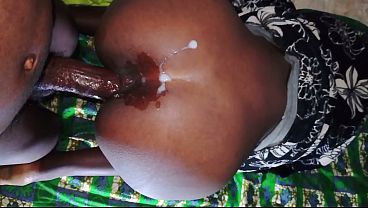 Une grande Africaine d'_&eacute_b&egrave_ne se fait baiser par un gros tuyau