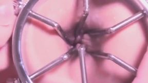 開口器を使ってアナル拡張の後指アナニーで脱肛アナルローズ