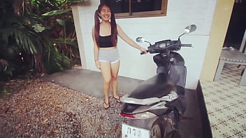 &quot_Black Thai Affair&quot_ 黑色的 泰国 事件 Super Thicc ass Asian girl next door w/ big tits &amp_ pigtails gets her Honda scooter fixed by black dude and gives up the pussy with ease (Part 1)