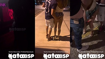 Casada conhece dois novinhos na balada, apronta na frente do corno, leva eles embora pro carro e depois fode na rua - Parte 1