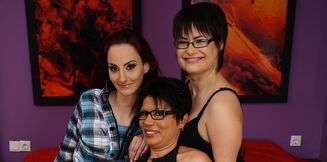 Asian lesbian with glasses has a threesome