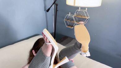 Seductive Milf With Perfect Feet Gets Extreme Gagging Facefuck With ASMR Gulping Throatpie Cumshot