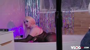 Curvy Blonde Bibi Bugatti Unleashes Her Playful Side on Camera!