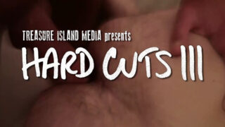 Pesta seks berkelompok dengan penis besar, oral seks, dan hubungan seks anal tanpa kondom.