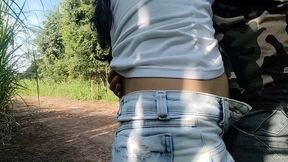 casada tranzando no mato com o amigo da escola ao ar livre.completo!