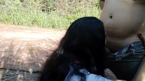 casada tranzando no mato com o amigo da escola ao ar livre.completo!
