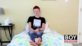 Twink Dylan Mermaid takes a break to jerk it off for fans