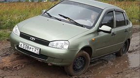 7_RUSSIAN GIRL STUCK IN MUD