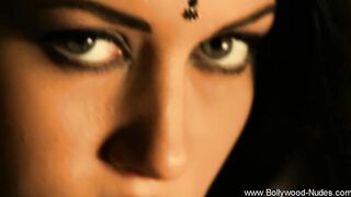 A Woman that Seduce herself alone because his Man was away