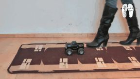 Truck under Christins Boots