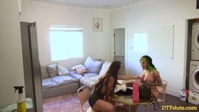 DTF amateur babe gets double penetration