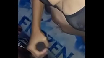 Vecina de culo perfecto se deja follar peque&ntilde_a vagina joven amigo del padre