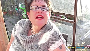 Chunky mature lady showing off her hot british body