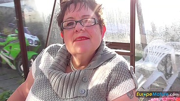 Chunky mature lady showing off her hot british body