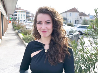 ”Livia, 27, has energy to spare!”