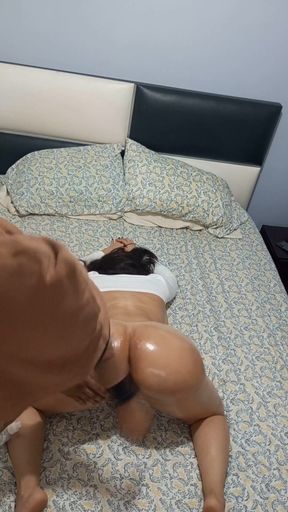 I give a sex massage to a Latina with a big fat ass and a very wet vagina.   Clip 1