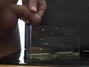 気持ちよくおしっこ遊びをしながら最後はその中に大量射精してしまう変態君。