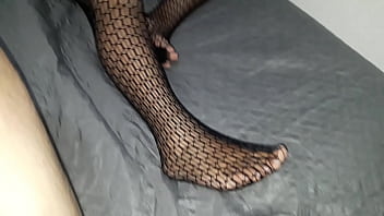 MORENA,MULHER GATO,LINDA SE EXIBINDO E CHUPANDO A ROLA.