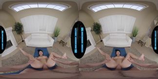 Brianna Arson : l'étudiante en yoga flexible Spinner dans LETHALHARDCOREVR