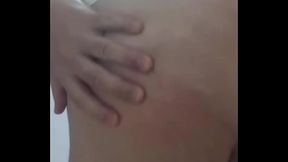 Casado exibindo o rabo