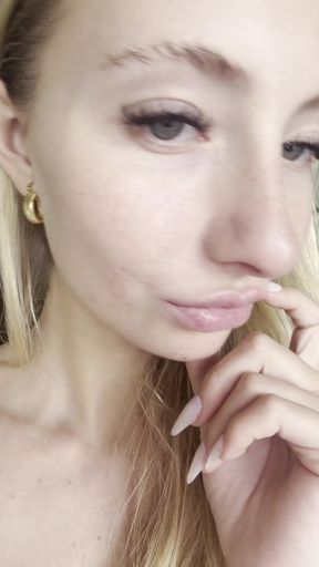 Amateur with big tits shows off her round ass
