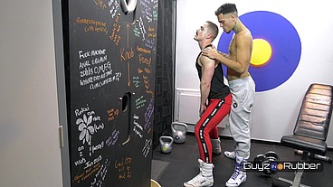 Guyzin2Rubber, Exercising in Rubber