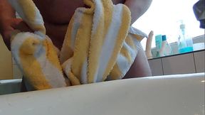 Nylonjunge rasiert Hodensack