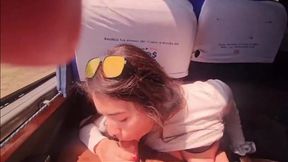 Viajo sola y extra�o me mete su verga en la boca