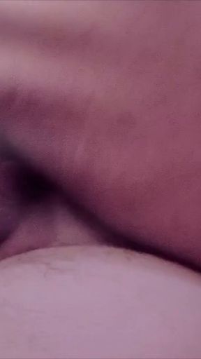 Tinira sa sahig ang malaking pwet   Clip 1