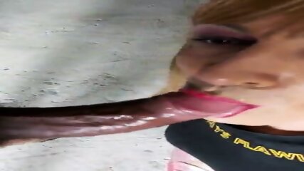 Nego goza na boca do traveco