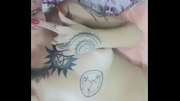 Esta &eacute_ a Ashley Inked uma novinha toda tatuada que promete logo estar somando conosco no cinema adulto, cheia de tes&atilde_o me provocando se tocando toda molhadinha sigam essa gata no Twitter @AshleyAcompanhante