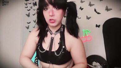 Roommate Delilah Dee Brings Toxic Bratty Burping Caress Choked