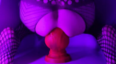 Doggystyle Anal – Wall Mounted Big Knot Dildo Insertion