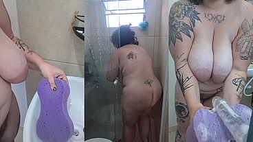Naked girl cleans the house & jerks you off with a sponge