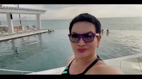 I Show My Charms on Vacation