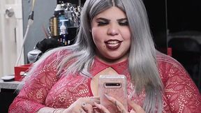 Big-breasted amateur indulges in fetish handjob antics