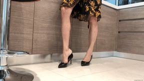 SORE FEET IN HEELS AT A PARTY - MOV Mobile Version