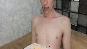 A boy swallows large things MP4