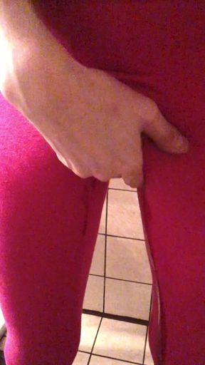 Peeing in leggings